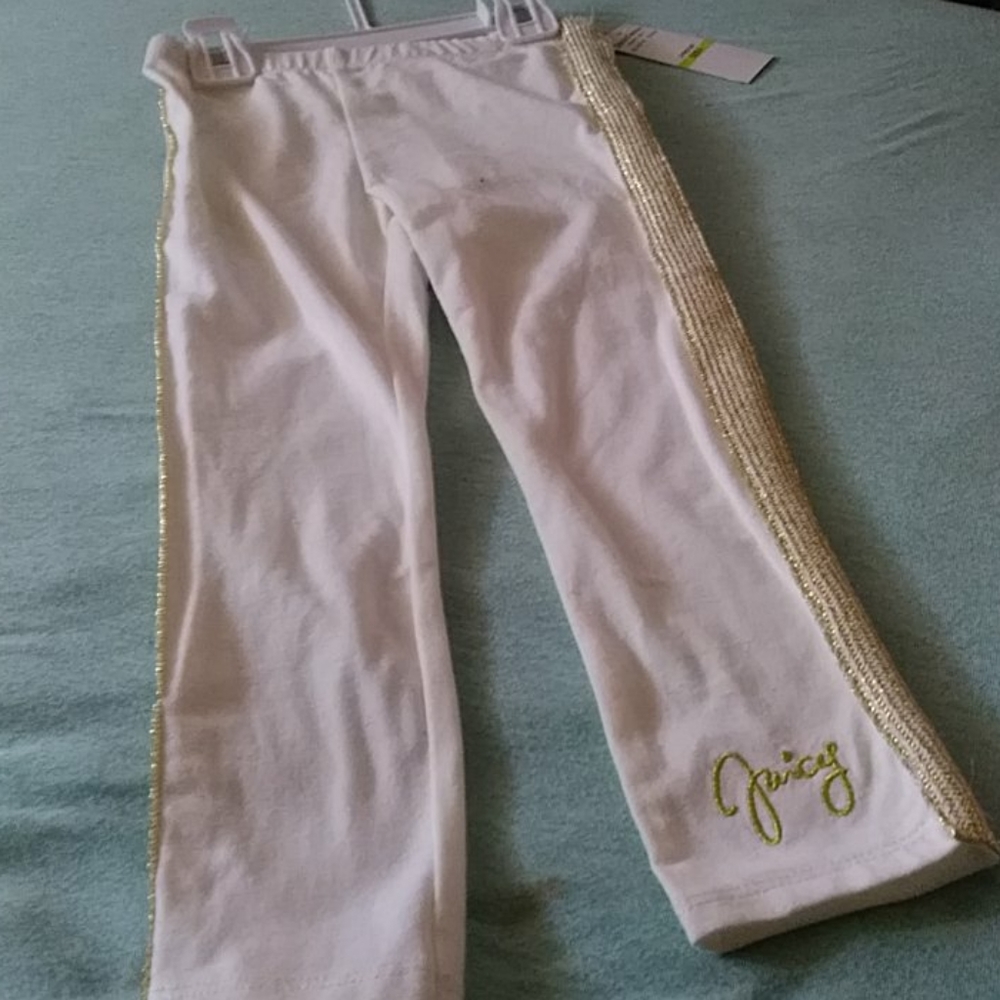 Clothes - Picture 5 of 7